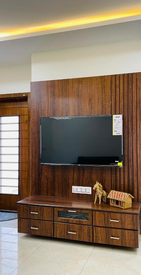 Luxurious 3 Bhk Villa In Bhuj - Shivani Homestay Exteriör bild